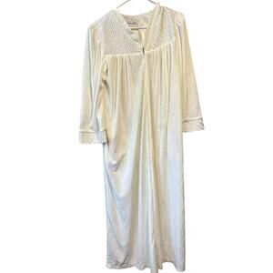 Diamond Tea Ivory Cream Velvet Robe Full zip House Coat Size Large? Pockets